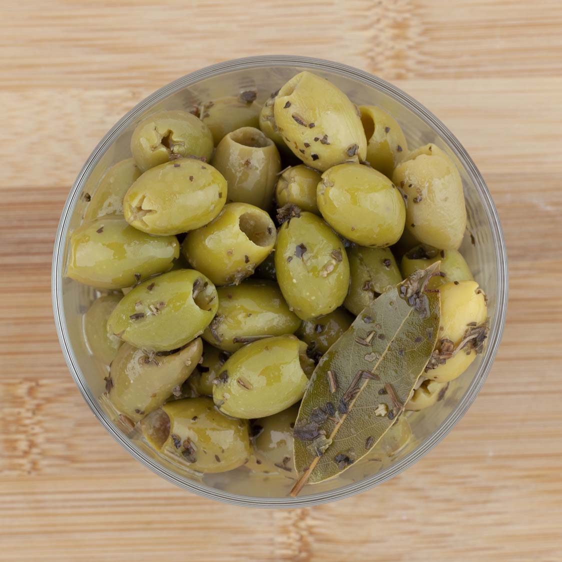 OLIVES  DENOYAUTEES AU  BASILIC
