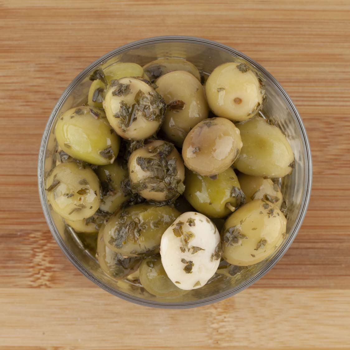 OLIVES CASSEES A L'AIL ENTIERES