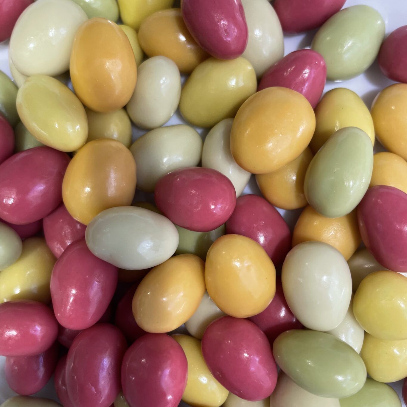 OEUFS NOUGATINE COLORÉS